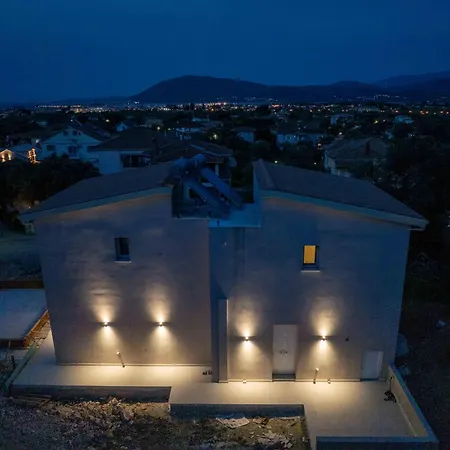 Aurea Ionian * Apolpaina